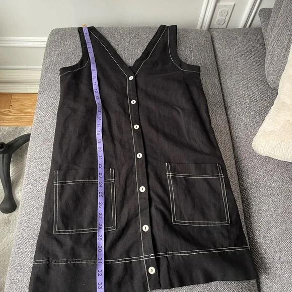 Elegant black shift dress with white contrast topstitching - Picture 7 of 8